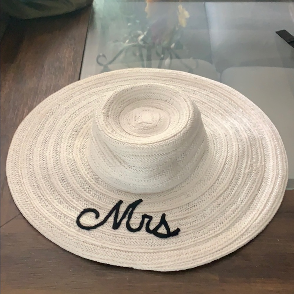 Mrs beach hat